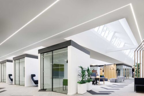 light-lines-in-modern-offices-office-lighting-03 نورپردازی اداری