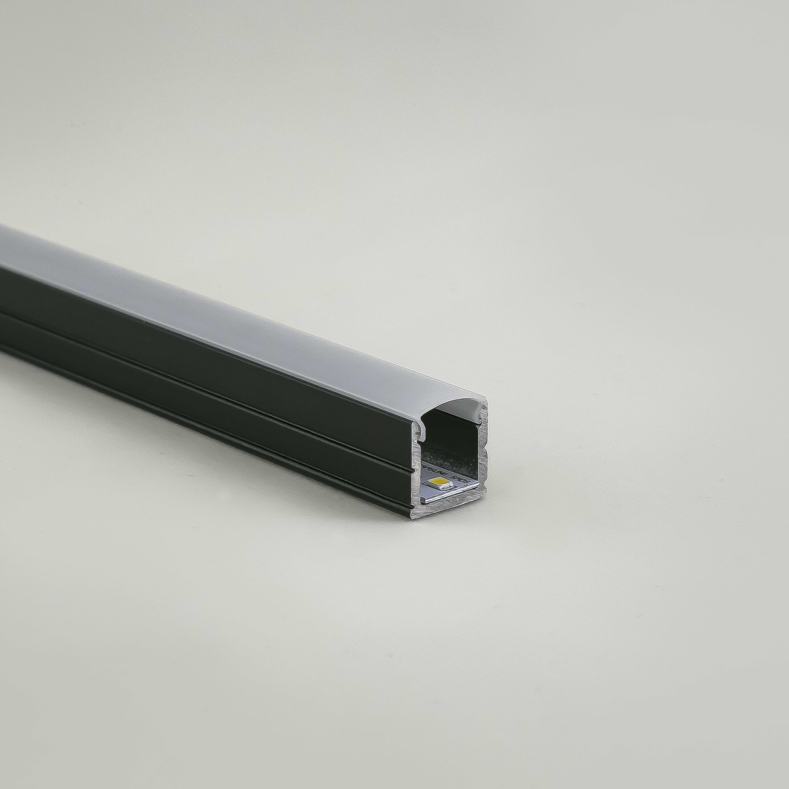 surface mounted linear light 1 6x1 6 03 scaled چراغ خطی روکار چراغ خطی روکار,لاین نوری روکار,لاینر روکار خطی,لاین نوری,لاین نوری روکار سقف 2 چراغ خطی روکار چراغ خطی روکار با ابعاد 1.6×1.6 سانتی‌متر، یک گزینه مدرن و مینیمال برای نورپردازی یکنواخت در فضاهای داخلی است. طراحی باریک، نصب آسان و نور بدون فلیکر، این محصول را به انتخابی ایده‌آل برای دفاتر، فروشگاه‌ها و فضاهای مسکونی تبدیل کرده است. مناسب برای پروژه‌هایی که زیبایی، عملکرد و صرفه‌جویی انرژی را هم‌زمان می‌خواهند. 2