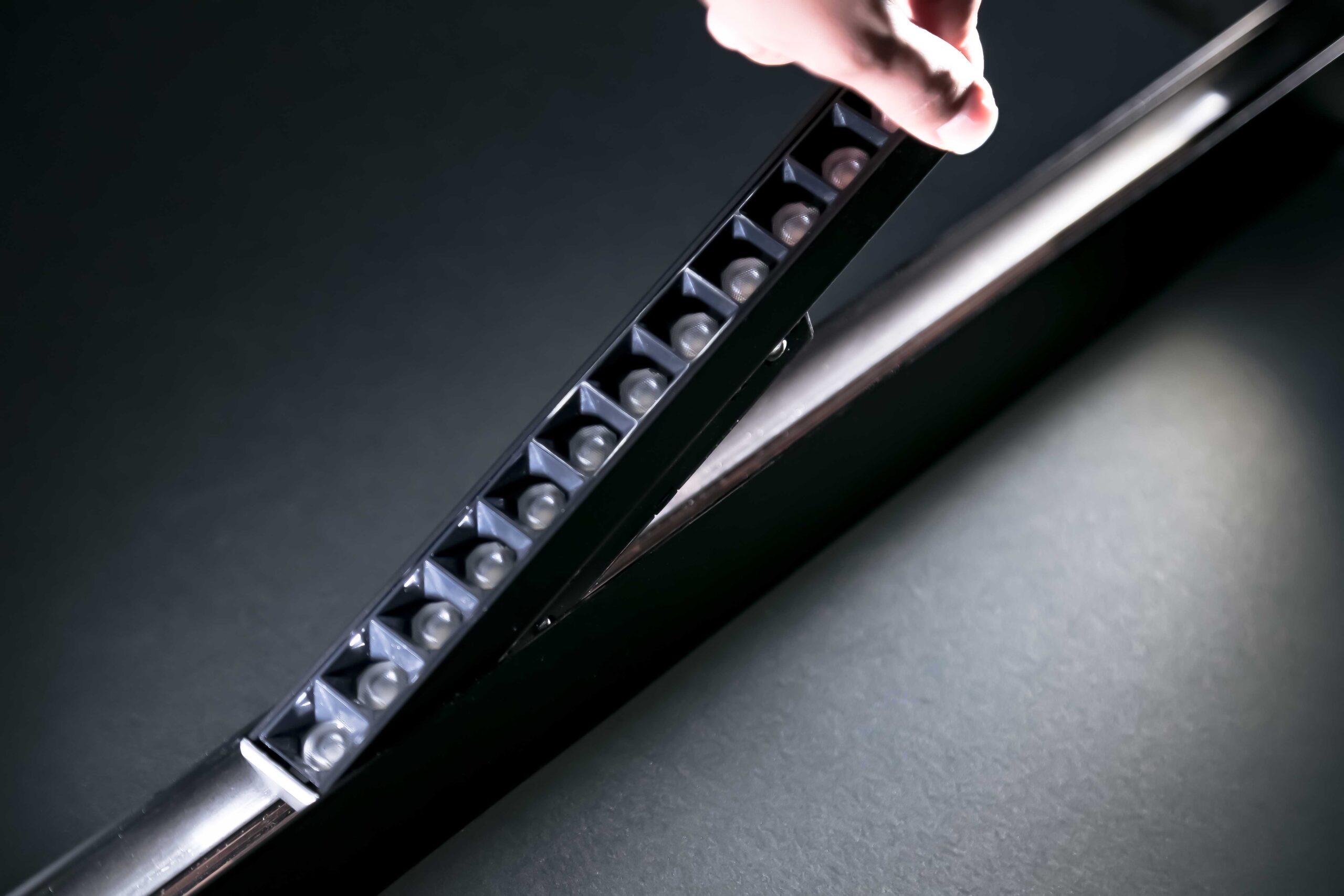 Types-of-magnetic-lights-04 چراغ ریلی لنزدار